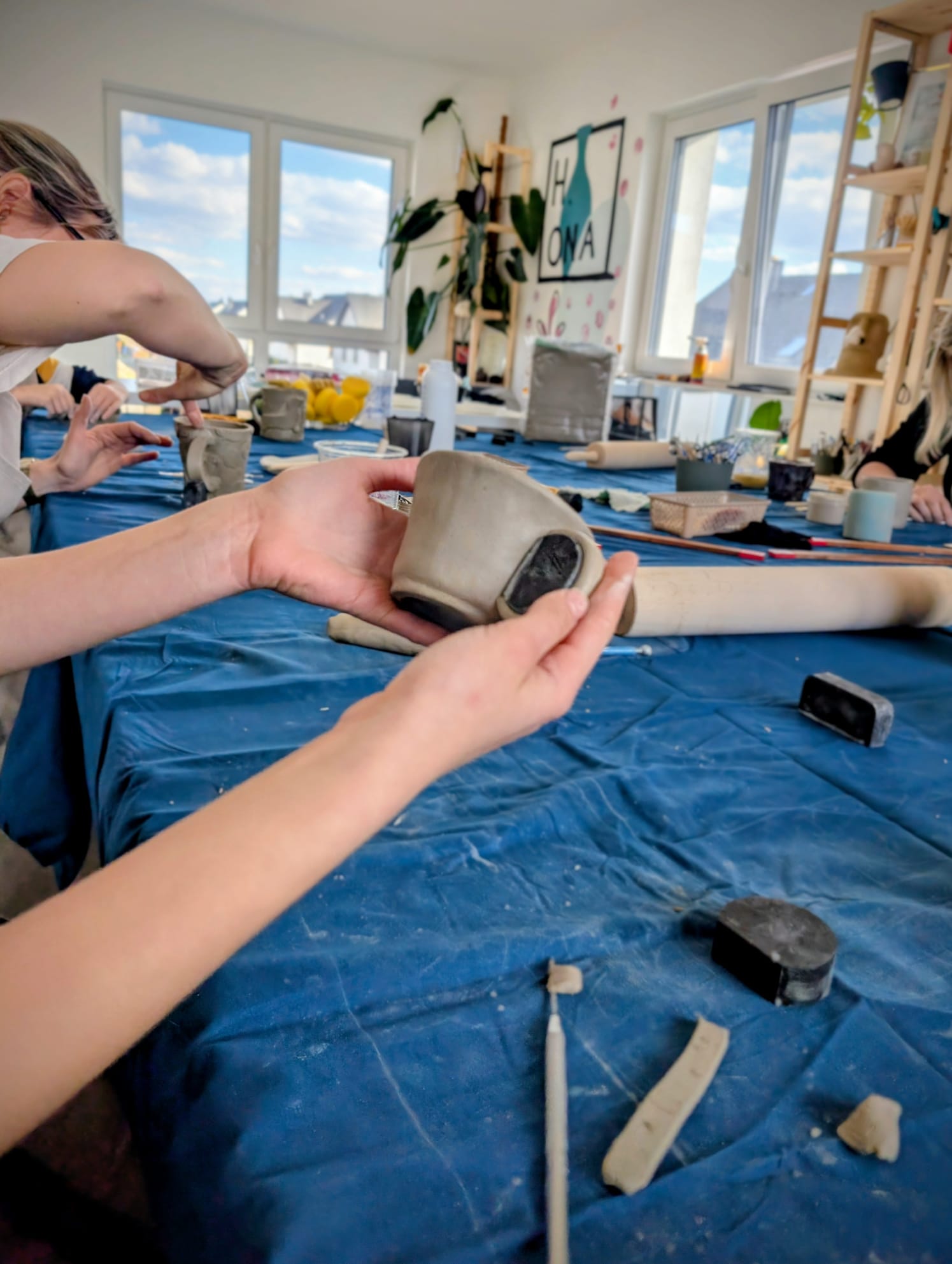 Zajęcia ceramiczne — prace w toku